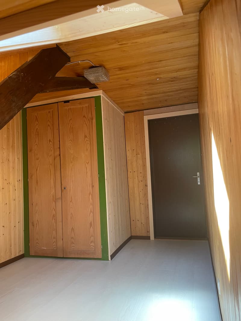 2.5 Zimmer Wohnung im Dachgeschoss zu vermieten (4)