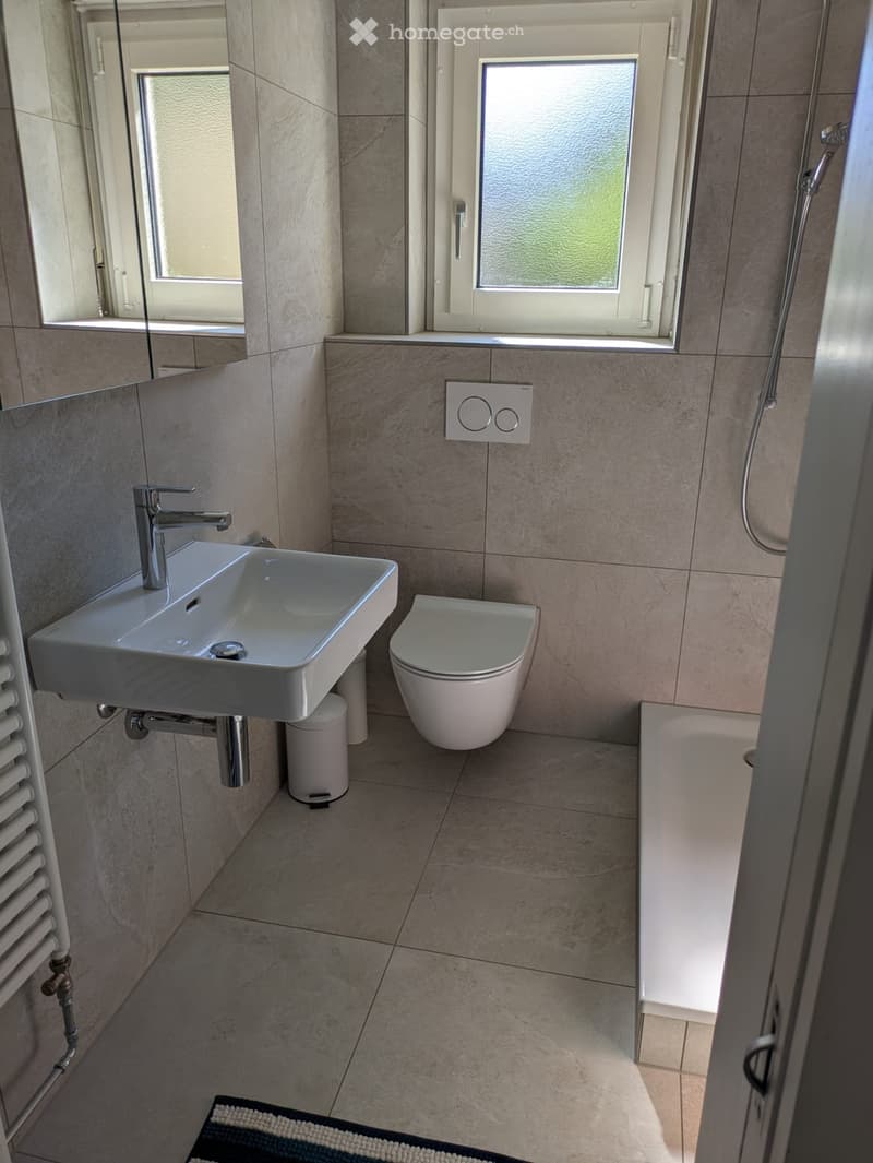 Ab sofort: 4-Zi-Wohnung - mit Garten, Aussicht und Parkplatz (4)