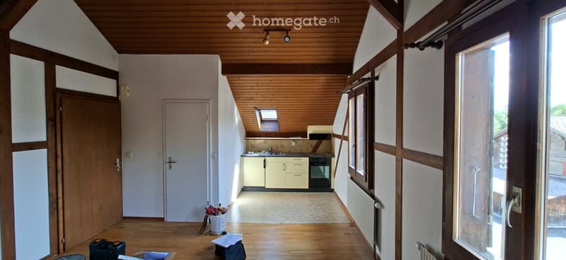 Ab sofort 2.5 Zi Dachwohnung, viel Holz, ruhig, nähe Spital. (2)
