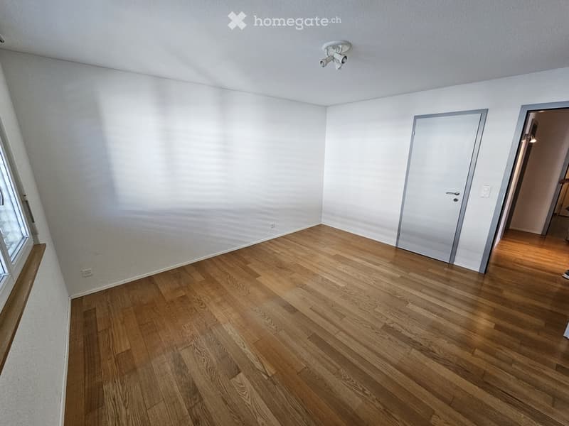 Schöne 4.5-Zimmerwohnung an zentraler Lage (3)