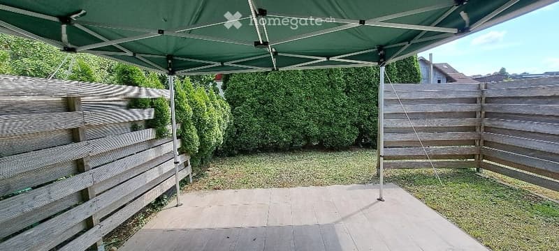 Sonniges Eckhaus mit gedecktem Sitzplatz und Rasenplatz (2)