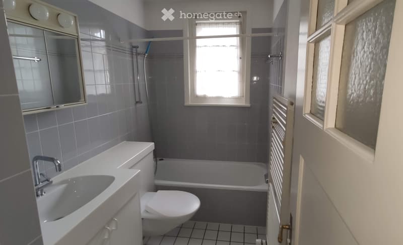 Heimelige 2.5 Zimmer-Wohnung im 1. OG in Jugendstilhaus (4)