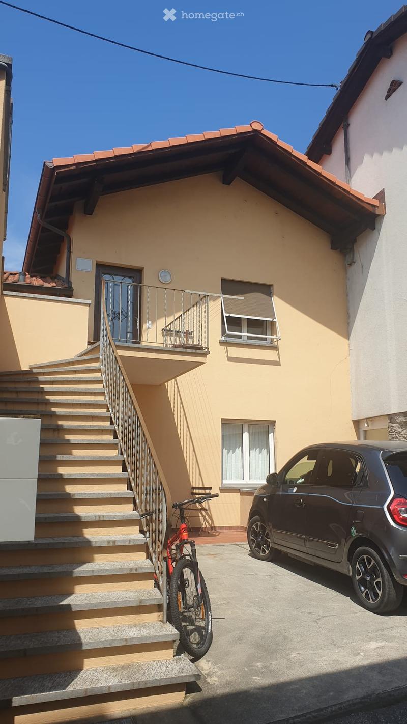 Piccolo bilocale con posto auto a Solduno (1)
