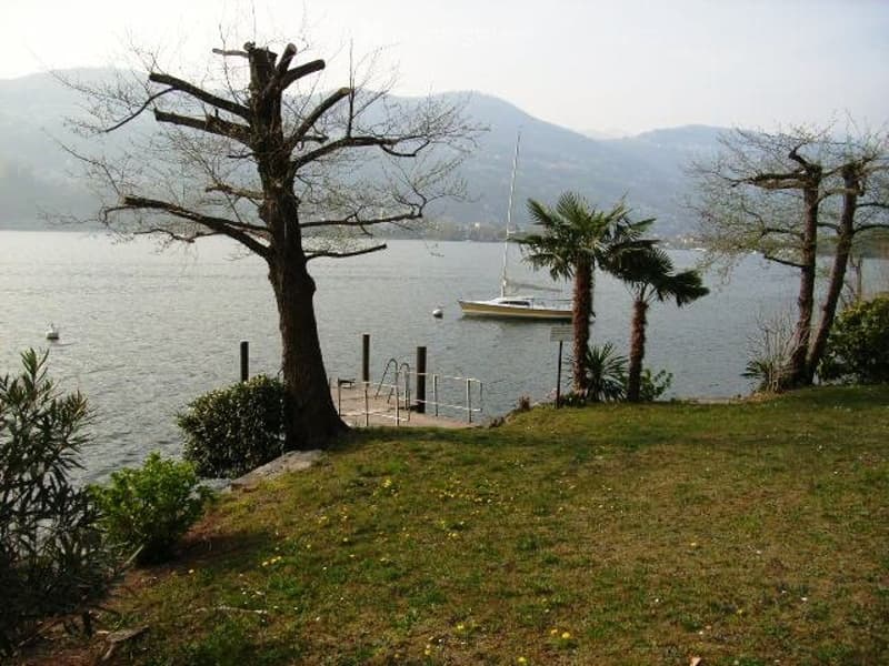 Esclusiva Villa Vista Lago con Dépendance e Spiaggia (5)