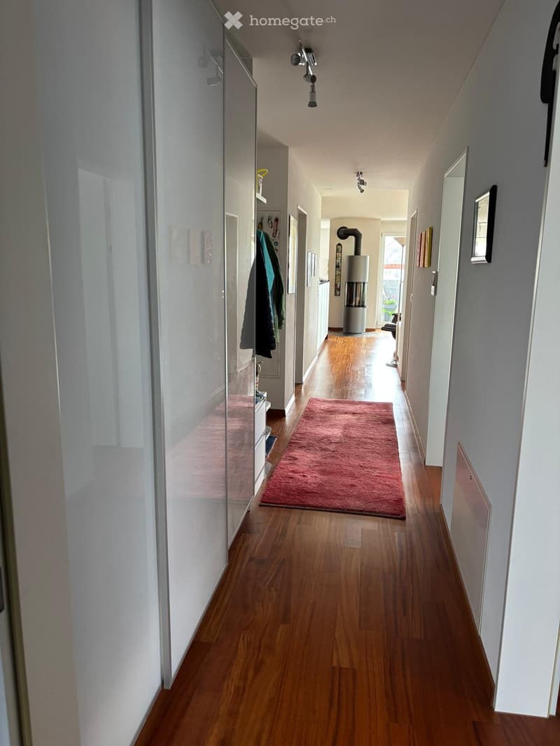Sonnige 4.5 Zimmer Wohnung mit Weitsicht und 2 TG Plätzen (3)