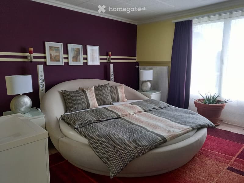 Helles Möbliertes Zimmer (4)