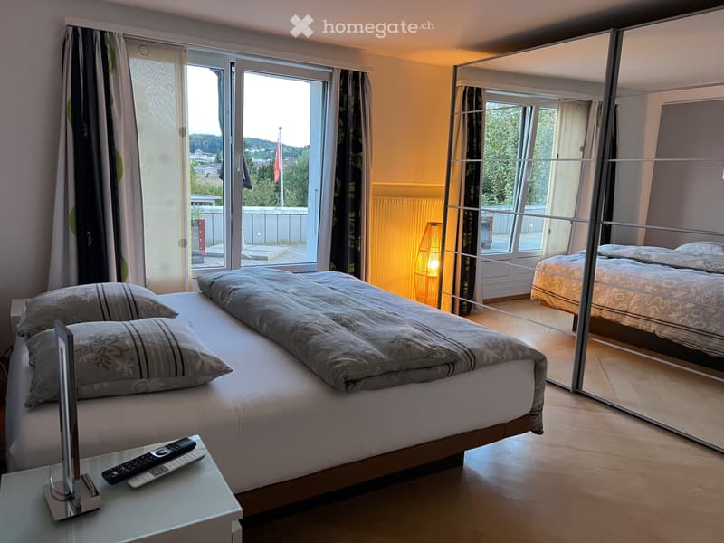 Helles Möbliertes Zimmer (3)