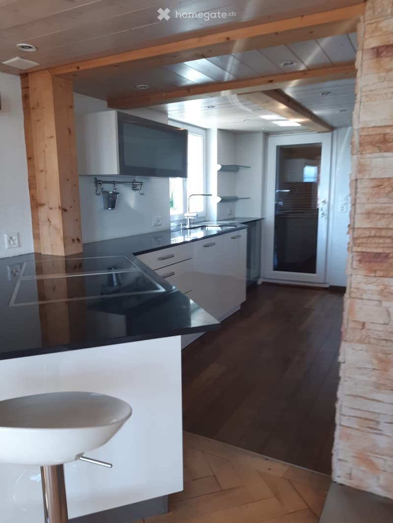 Haus mit Seesicht viele Parkplätze und Garage (3)