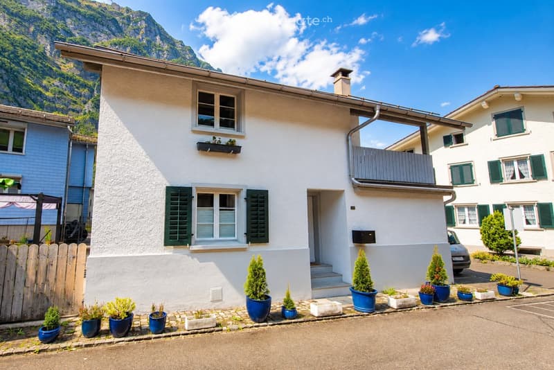 5.5-Zimmer-Haus mit Garten in Netstal (GL) (2)