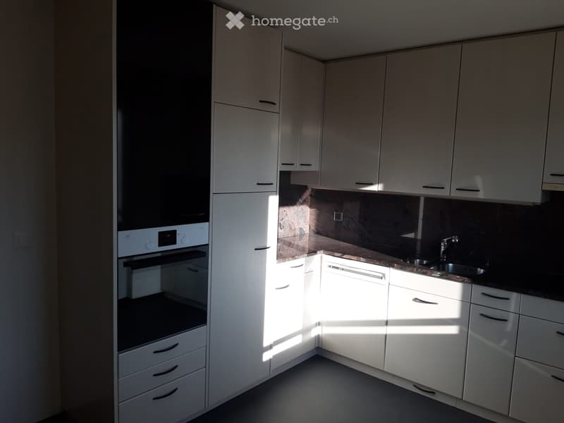 4-Zimmer-Wohnung mit Rigi-Sicht, Balkon, Sitzplatz & Garage (2)