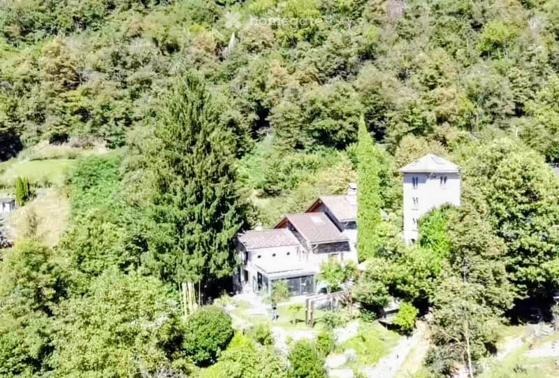 Schloss im Tessin mit Schwimmbad Top Lage mit Umschwung (1)