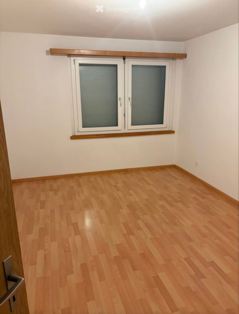 Zu vermieten: Schöne 4.5-Zimmer-Wohnung in Zizers (4)
