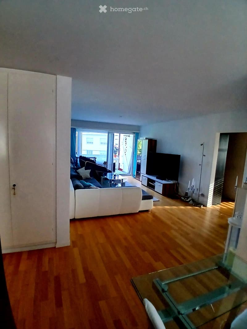 Grosse 4.5 Zi. Whg. Mit Balkon (1)