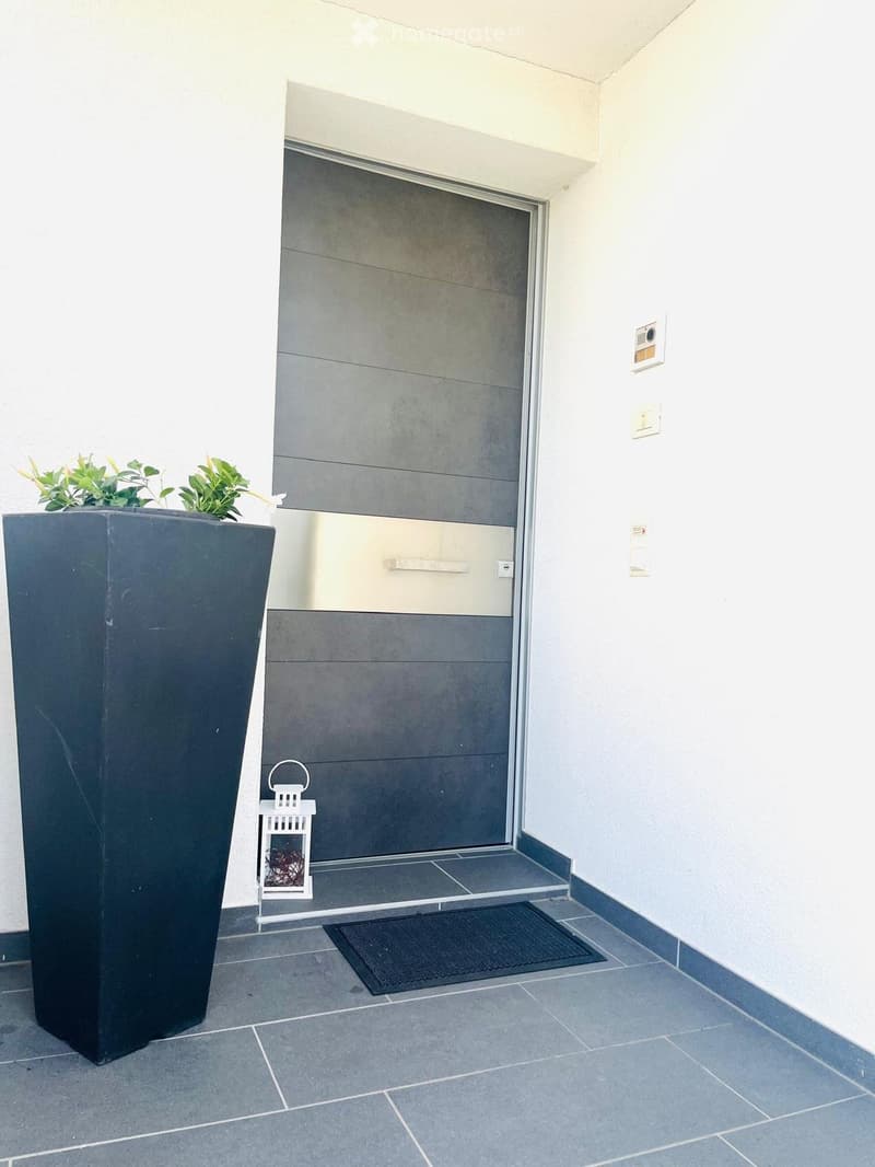 CASA MODERNA E FUNZIONALE CON OTTIME FINITURE CON GIARDINO (12)