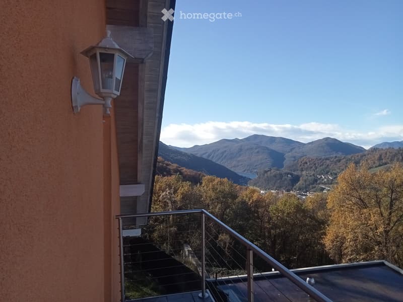 Vendesi casa unifamiliare con giardino (3)