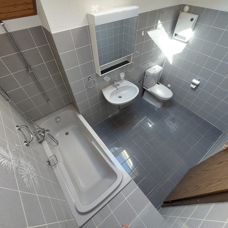 Frisch renoviertes 5½-Zimmer-Einfamilienhaus in Vesin (8)