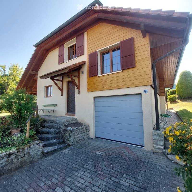 Frisch renoviertes 5½-Zimmer-Einfamilienhaus in Vesin (1)