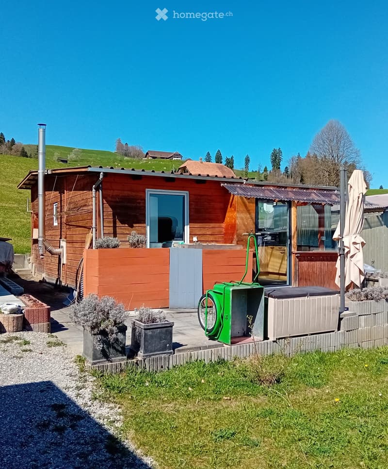 Wohnwagen mit Vorbau und Terrasse (1)