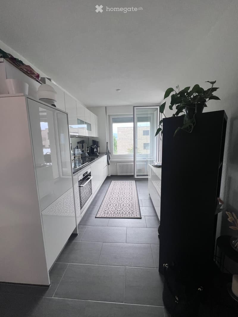 Helle 2-Zimmer-Wohnung 5 Min. Bahnhof Uetikon ab 1.11.26 (1)