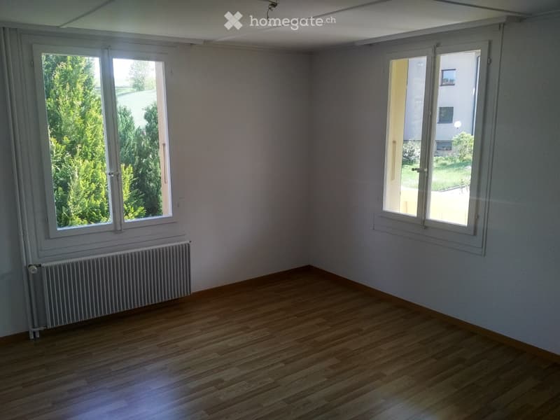 3.5-Zimmer-Whg mit Balkon,Garage & Gartensitzplatz in Biglen (2)
