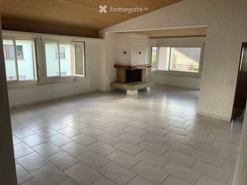 5.5 Zimmer Wohnung an ruhiger Lage mit privatem Aufzug (1)