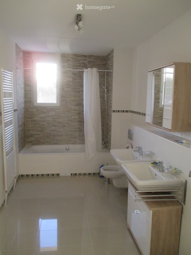 *Top grosse Neubauwohnung 110m2 mit Balkon (1)