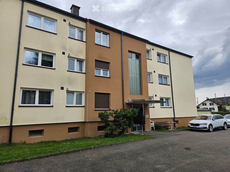 Neuwertige 3.5 Zimmer Wohnung (3)