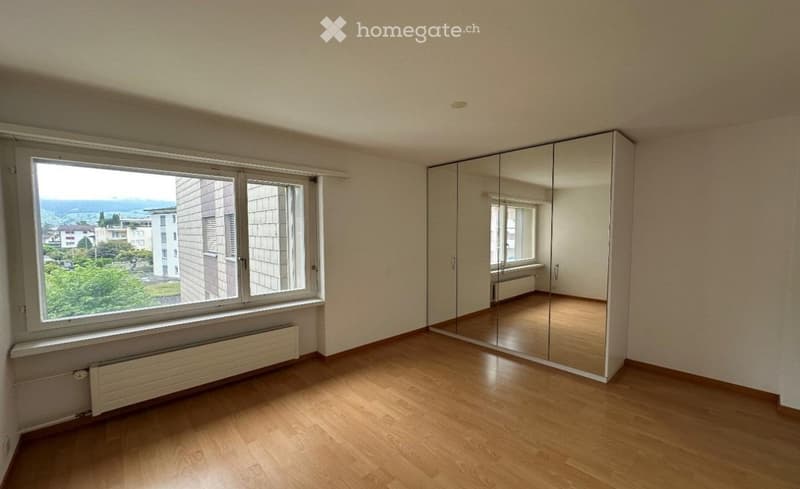 Helle 4.5-Zimmer-Wohnung im 3. OG mit Lift in Brunnen (4)