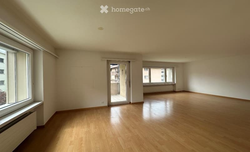 Helle 4.5-Zimmer-Wohnung im 3. OG mit Lift in Brunnen (1)