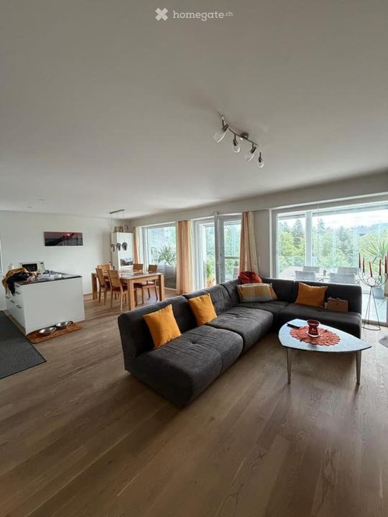 Grosszügige 4 1/2 Zimmerwohnung mit Veranda (Wintergarten) (4)