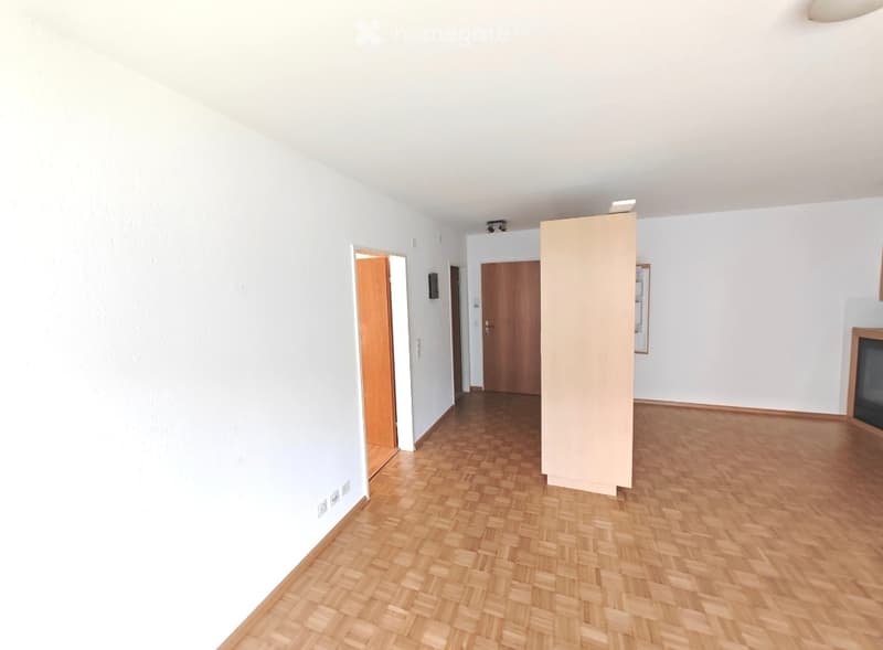 Gepflegte 3-Zimmer-Wohnung mit Balkon & Einstellhallenplatz (3)