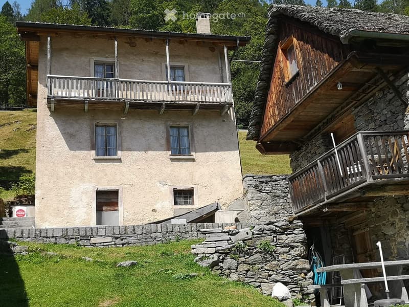 Casa unifamiliare da ristrutturare con ampio terreno (3)