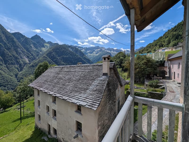 Casa unifamiliare da ristrutturare con ampio terreno (5)
