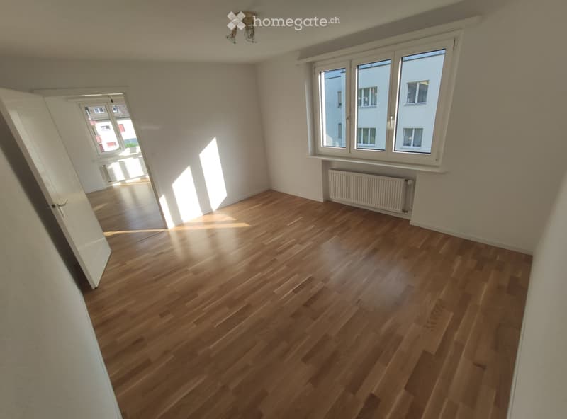 Zu vermieten 3 Zimmer Wohnung *Ab Sofort* (2)