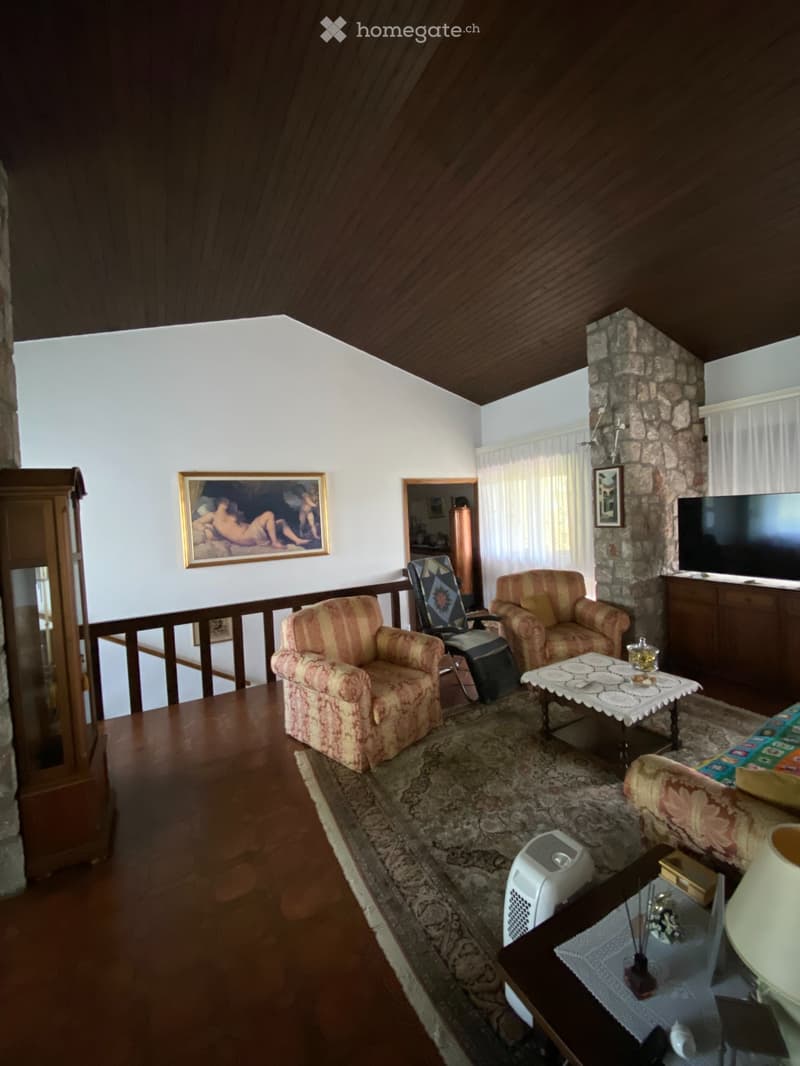 Villa con ampio terreno edificabile a Tremona (5)