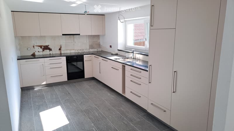 Neu renovierte Wohnung auf dem Land mit grosszügigem Balkon (3)