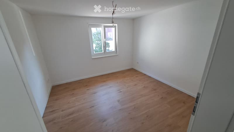 Neu renovierte Wohnung auf dem Land mit grosszügigem Balkon (2)