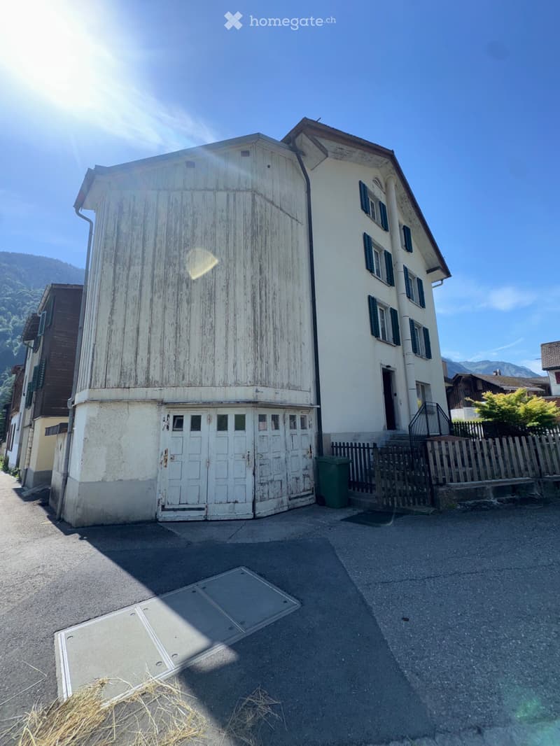 Grosszügiges 10.5-Zimmer-Haus mit Gewerberaum in Luchsingen (3)