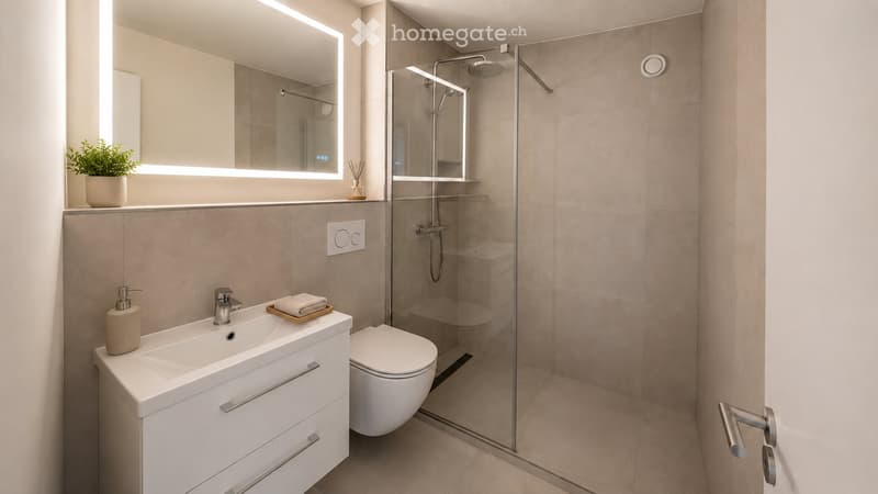 Helle 4-Zimmer-Wohnung mit Balkon - Frisch Renoviert (2)