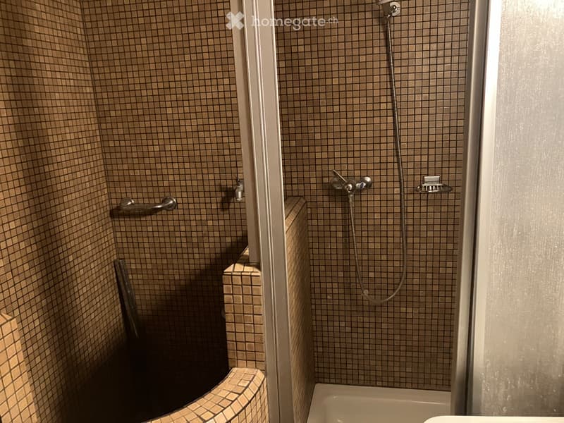 Einfaches Zimmer mit eigenem WC Dusche Sitzplatz (3)