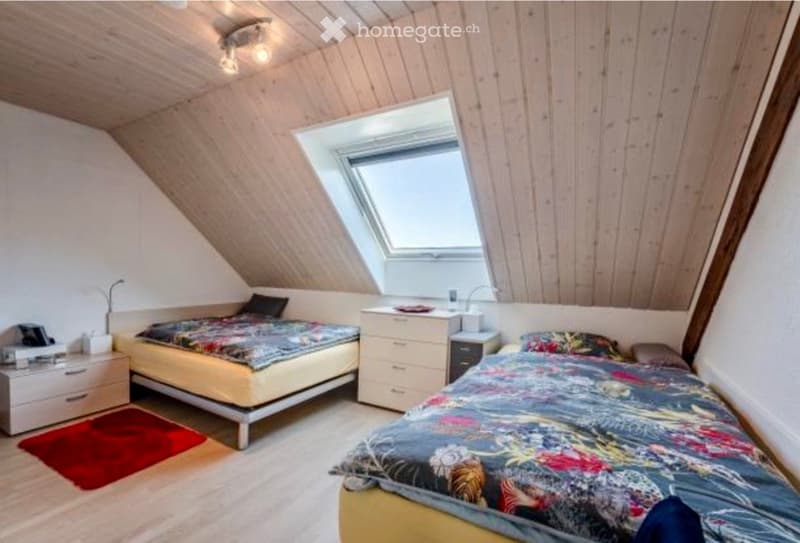 Charmante 3.5-Zimmer-Dachwohnung in Samstagern (3)