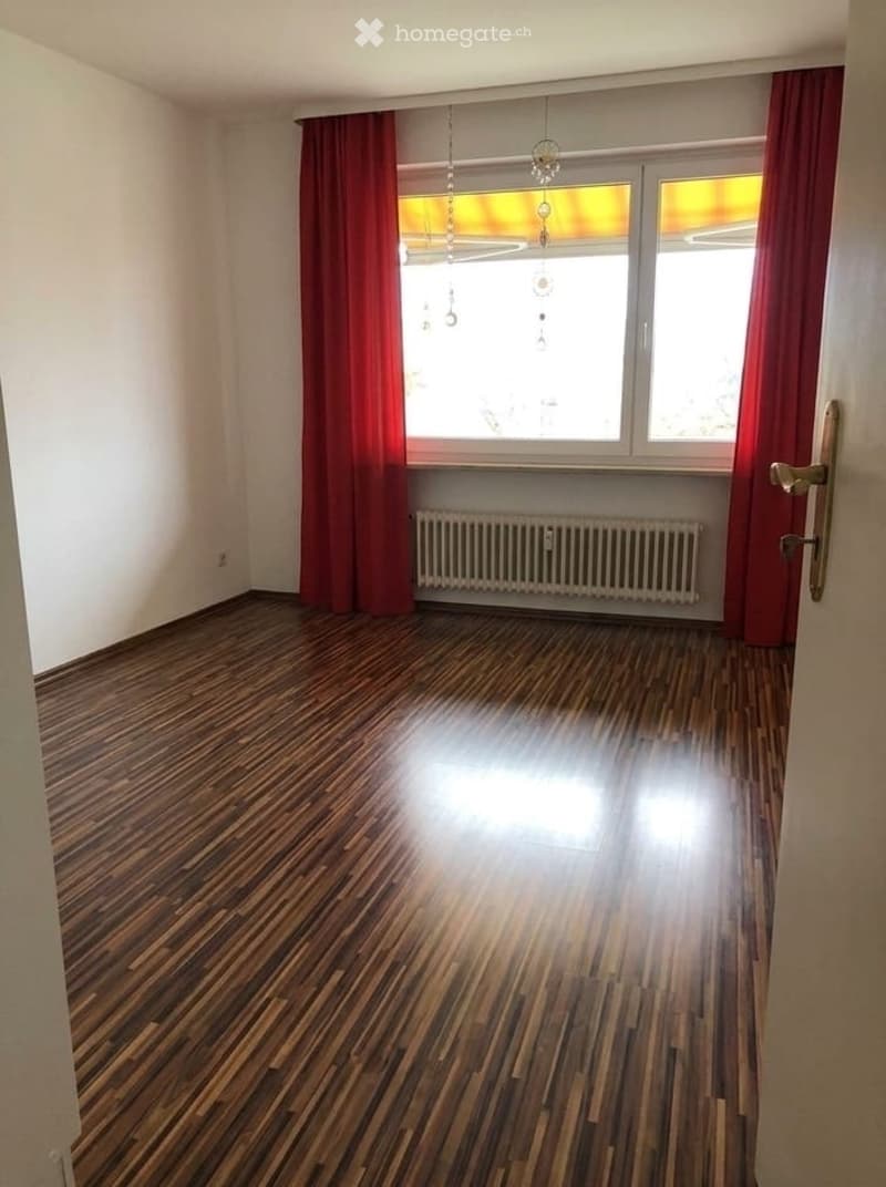 Ich suche einen Nachmieter für eine 3.5-Zimmer-Wohnung  . (4)