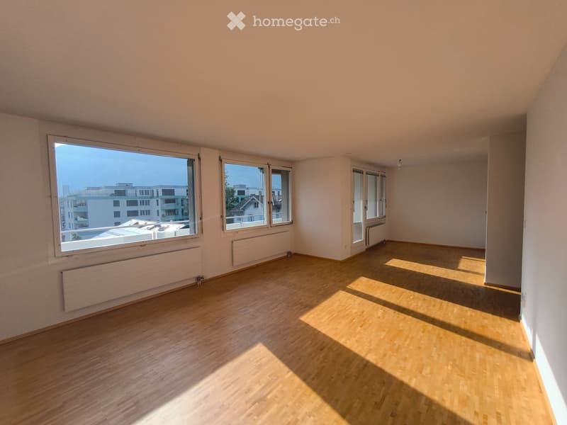 Helle Wohnung an zentraler Lage mit grossem Balkon (2)