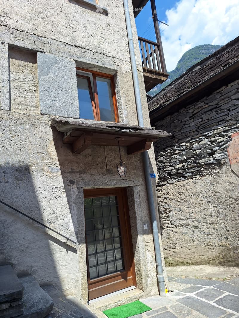 Tipica casa ticinese antica (13)