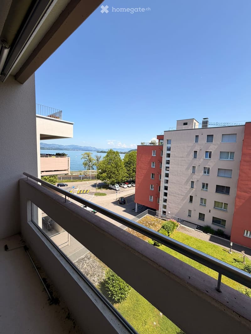 2.5-Zimmer-Wohnung mit Balkon und Seeblick in Richterswil (5)