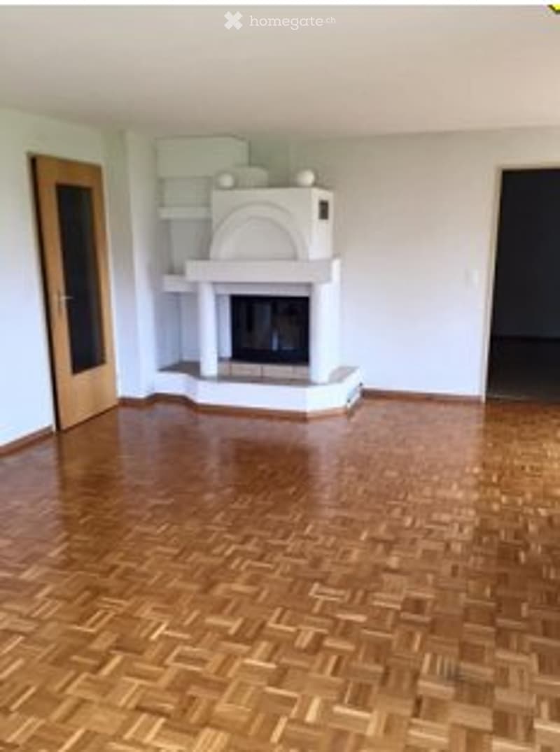 4.5-Zimmer-Wohnung mit Sitzplatz an zentraler Lage (1)