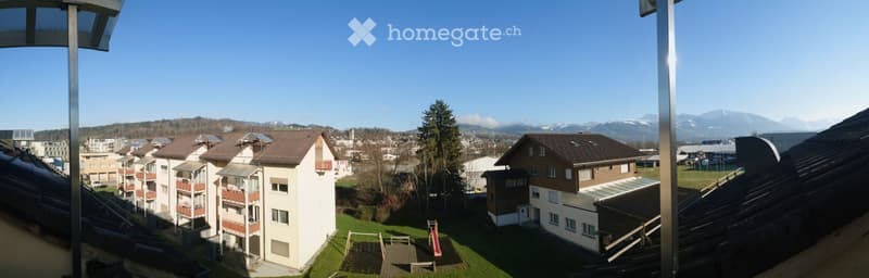 Attraktive 2.5-Zimmer- Dachwohnung mit 3 Balkonen in Uznach (5)