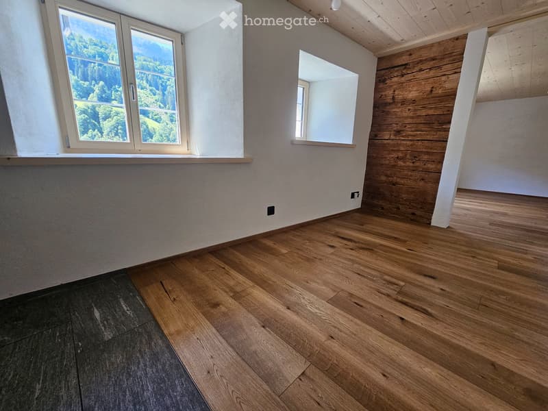 Neue 2.5-Zimmerwohnung in Cumpadials zu vermieten (2)