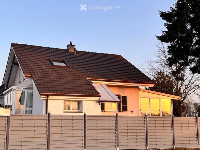 4.5 Zimmer Duplex-Haus mit Garten (2)