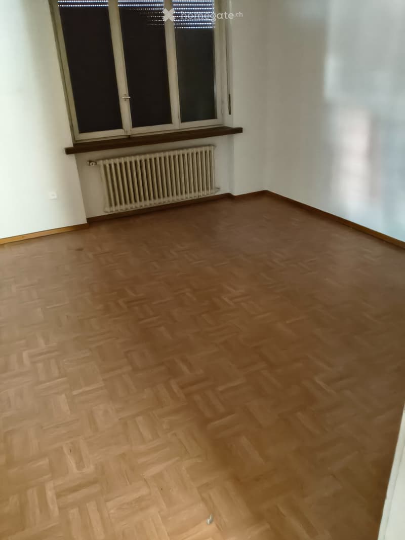 Affittasi appartamento spazioso (1)